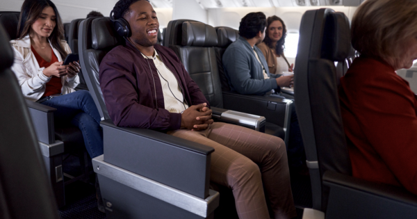 American Airlines expands Premium Economy service to New York-Los Angeles route